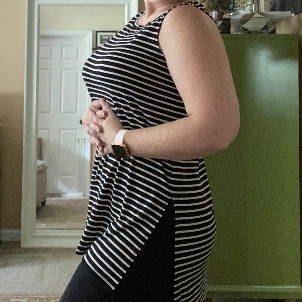 EUC Athleta B/W Striped Sleeveless Top M